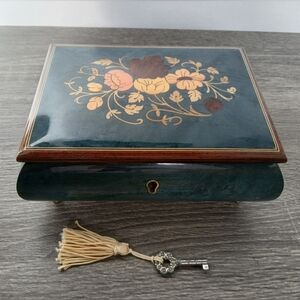 Vintage Sorrento Italy Inlaid Music Box Reuge Swiss Movement Plays “More” w/ Key